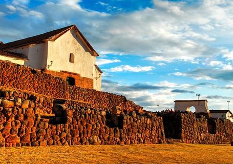 Exploring the Sacred Valley by the Ollantaytambo ruins