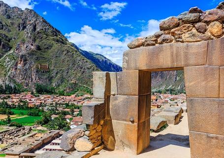 Exploring the Sacred Valley by the Ollantaytambo ruins