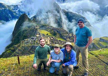 Familly at the Machu Picchu  citadel