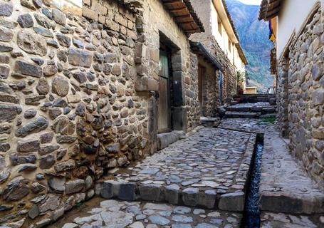 Ollantaytambo town is a fascinating blend of Inca and colonial-era architecture