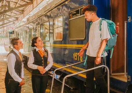 Pasajeros bajando del tren