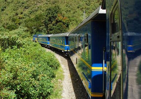 train on the Sacred Valley