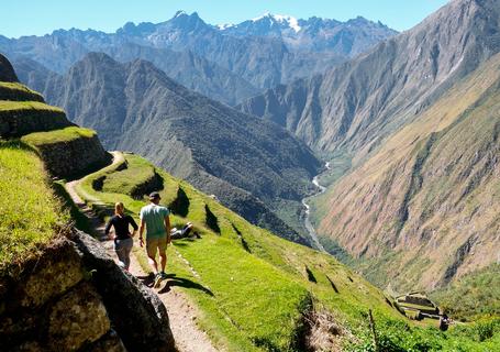 2 Short Inca Trail - A couple walking through Wiñay Wayna
