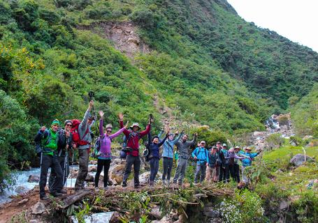 5 Salkantay Trek - Group of tourist on the jungle of the Salkantay Path