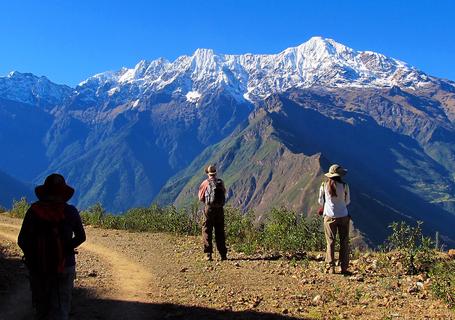 6 Choquequirao Trek - Couple with a view of the snow-capped mountain
