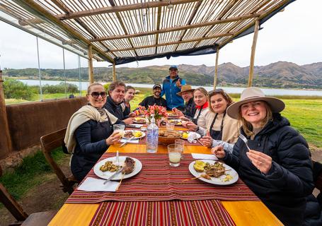 0 Cooking Class - Tourists eating
