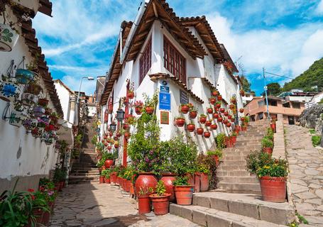 1 Inca Trail 7D - Streets of Cusco