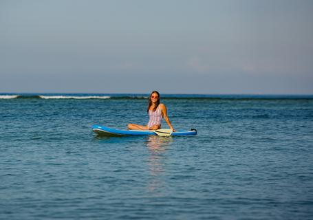 2 Galapagos - Woman in a kayak