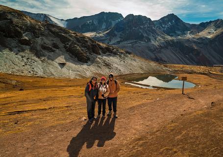 2 Rainbow Mountain - family with a lake in the background