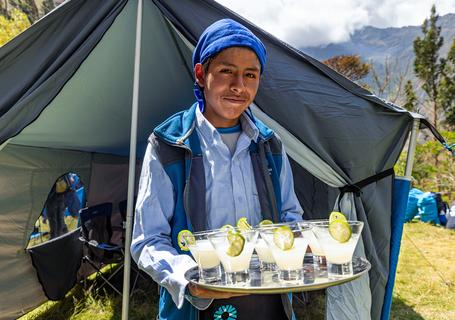 3 Inca Trail 7D - Pisco sour at camp