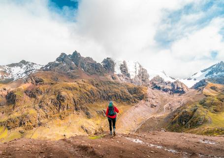 3 Rainbow Mountain - A tourist begins the hike