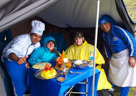5 Classic Inca Trail 5D - chef with passengers
