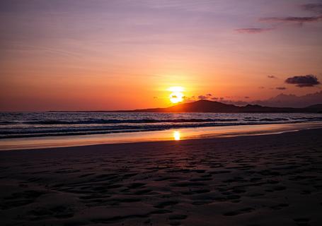 7 Galapagos - sunset by the sea