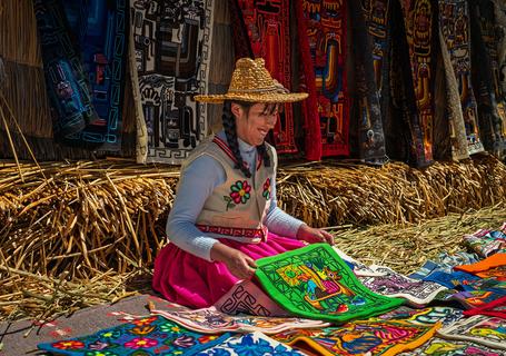 3 Islands Uros Taquile - weaver of titicaca
