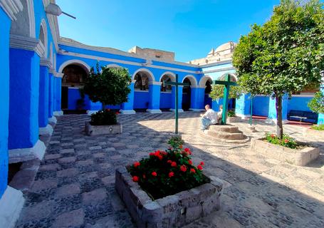 3 Santa Catalina - blue columns