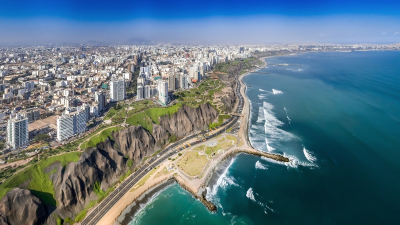 Lima's Scenic Clifftop Walkway: Malecón de Miraflores & More