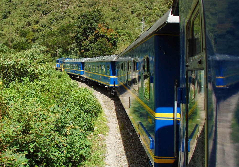 train on the Sacred Valley