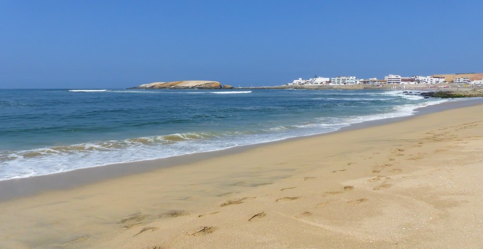 Peru is home to a Pacific coastline filled with world-class waves, for all the surf addicts out there. Arguably the best section of coastline can be found in the south of Lima on a stretch called Punta Hermosa. This strip of coast hosts Peru’s most famous surfing events and, of course, its big wave surf contests. Visit on your Peru vacation packages!