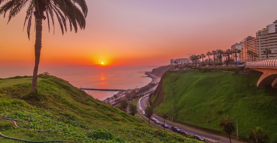 Miraflores in Peru is one of the best places to visit in the country. It’s a vibrant city filled with heaps of things to do and see, and excellent food to tantalize your tastebuds. Miraflores is a district located in the city of Lima in Peru. It is situated along the coastline of the Pacific Ocean and is considered one of the upscale neighborhoods in the city.