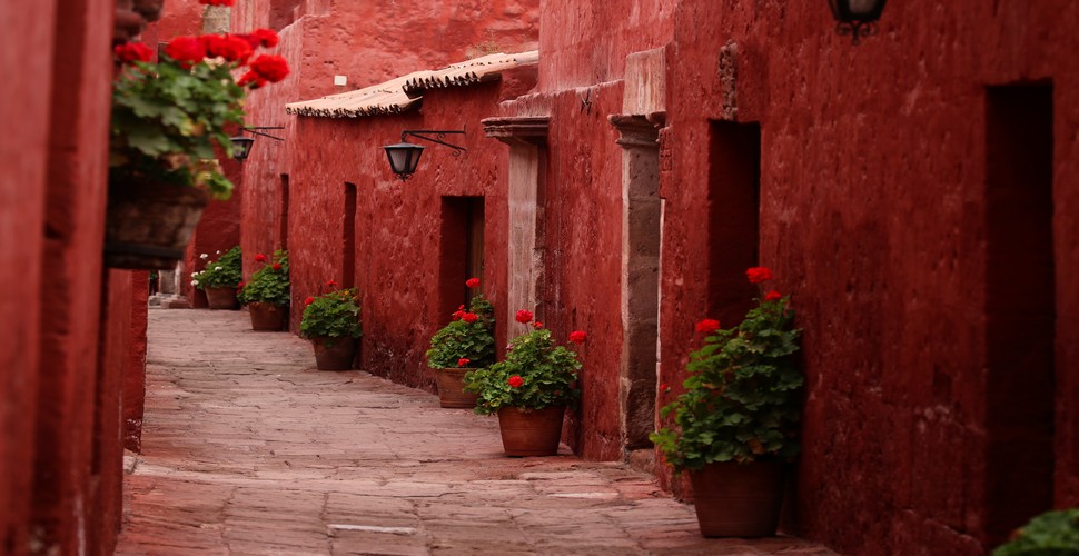   The Santa Catalina Convent is one of the most famous in Peru, let alone in Arequipa! Built in 1579, the Santa Catalina Monastery was constructed to serve the Dominican nuns who lived here and is still standing today despite many earthquakes that devastated the rest of the city. Known for its attractive red walls, you can walk around and also see important monuments such as the chapel as well as the Plaza. Visit on your Arequipa City Tour.