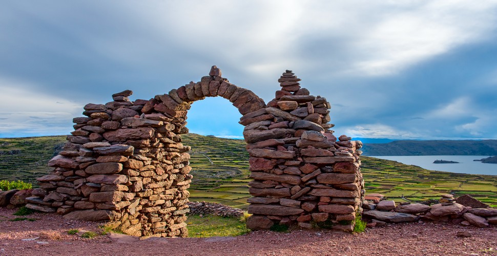 Amantani Island is found on Lake Titicaca, with its unique combination of natural beauty and cultural profundity, offers travelers an authentic and enriching experience in the heart of the Peruvian Andes. Whether exploring its ancient temples, interacting with its friendly inhabitants or simply contemplating the majesty of Lake Titicaca from its shores, a visit to this island is a window into a world of tradition, history and serenity on your Puno Tours.