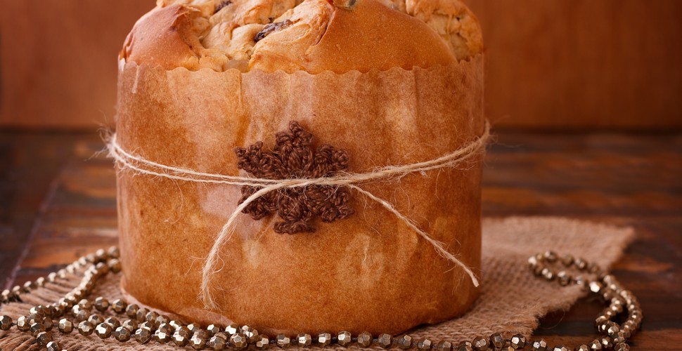 Italian sweet bread, Panetone, and homemade hot chocolate are the Christmas stars in Peru. Panetone is an Italian sweet bread stuffed with candied fruits and raisins.  Make sure you try some on your Machu Picchu tour packages!