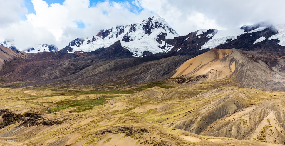 The water from the Quelccaya Glacier feeds the Vilcanota River and the high-altitude Lake Sibinacocha.  Here there is a dam that provides energy to a large part of Peru’s Cusco region, including Machu Picchu. Visit the incredible Andean region on your Ausangate Trek!