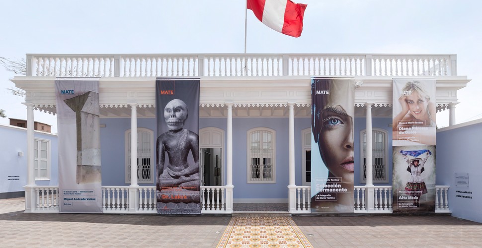 The museum features the work of Mario Testino. This Lima artist was hired by world-famous brands like Versace, Gucci, Burberry and Chanel for magazine articles for Vogue, Vanity Fair, and GQ. The museum is a short walk from the center of Barranco and can be seen in under an hour. Make sure you visit on your Lima vacation packages.