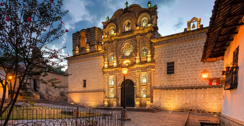 The temple of Belen is known as the most beautiful church in all of Peru. The facade, which is part of a whole architectural complex, includes the Men's Hospital and the Women's Hospital. Make sure you visit Belen church on your Cajamarca Peru tours. 