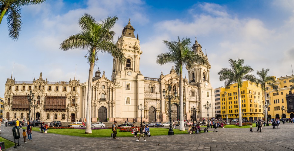 The Plaza de Armas in Lima is right at the beating heart of the city and a must-see for anyone visiting the capital. The plaza is an ornate and historic square surrounded by stunning colonial buildings, and it is the perfect place to base yourself for a day of exploration on your Peru tour packages in The City of Kings.