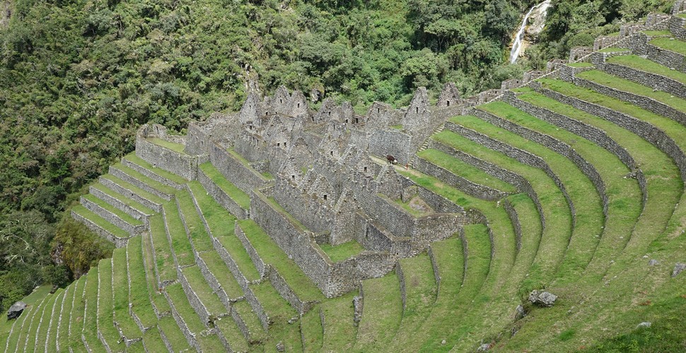 Wiñay Wayna is one of the most impressive and energetic sites on the Inca Trail trek to Machu Picchu. This Inca archaeological site is one of the hidden gems of the Cusco region. It is known for its stunning terraces, beautiful platforms, and an impressive view of the surrounding mountains.