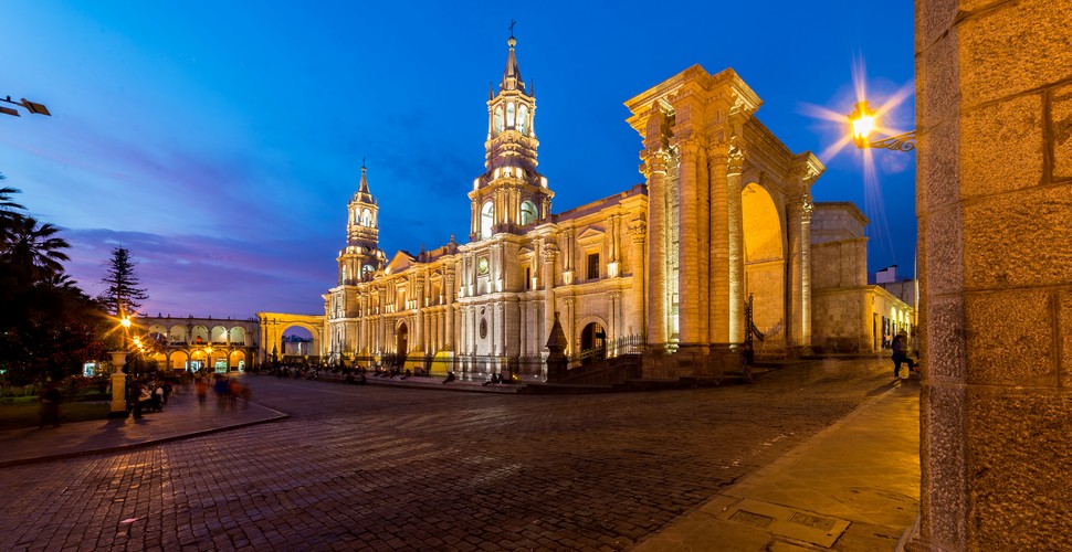 The main plaza of Arequipa can be seen on your Arequipa City tour. It has three big portals that were previously where the town hall of Arequipa was situated.  The portals have a Neo-Renaissance architecture and are made of granite and some sillar stones. Sillar is the volcanic ash that comes out of the nearby Misti Volcano.