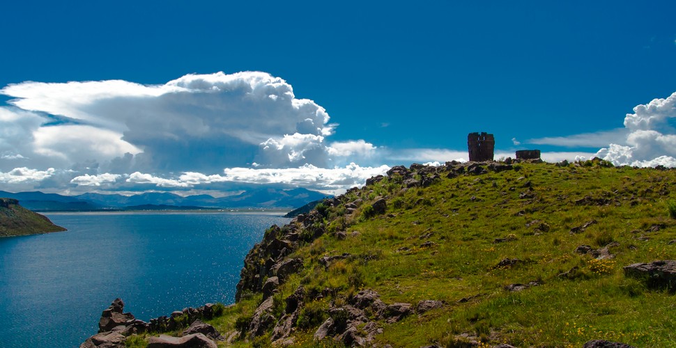 Sillustani is an unusual archaeological site on the shores of Lake Umayo. This lake is close by to the enormous Titicaca lake at an elevation of 4,000 meters (13,123 feet). Sillustani was a burial site that dates back to pre-Inca times. In fact, Sillustani is believed to have been built by the Pukara, who were around from 800 BC to 500 AD. Visit Sillustani on your Puno tours.