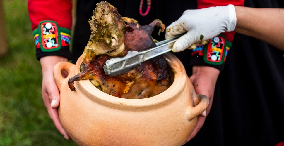The Pachamanca—a traditional underground Inca barbecue, cooked under hot stones. It has been a popular dish in rural Andean communities for centuries. It’s even believed by locals to pre-date the Incas. In Peru’s Andean región,  families still prepare the Pachamanca using traditional methods and ingredients, such as pork, cuy (guinea pig), lamb, and alpaca. Try pachamanca on your Cusco Peru tours.