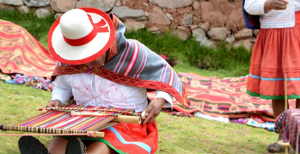 Tourism has the potential to impact the places and people it touches. Responsible tourism must go hand-in-hand with social respect and sustainability. As a weaving community, it is important to help preserve traditional textile production and promote the value of local culture through tourist activities. Contribute and learn about ancient communities by visiting the Misnminay community on your Cusco tours.