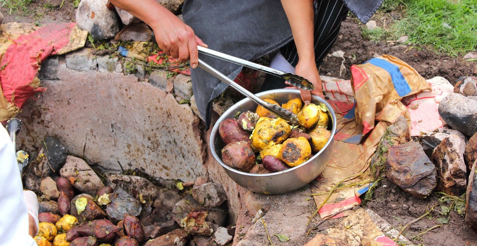 Pachamanca is much more than just a Peruvian culinary experience. This ancient cooking method is a ritual that allows us to say thank you to the Mother Earth and connect to important Inca practices, from years gone by. They remain a fundamental part of modern-day Peruvian culture in the Andes in communities such as Misminay. Visit on a Sacred Valley tour from Cusco!