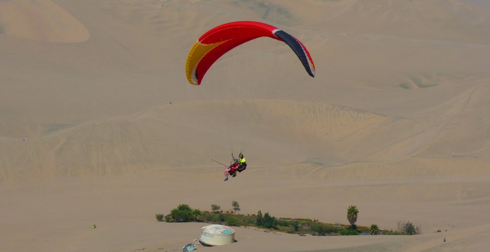 Join a professional guide and trek for half an hour towards the selected dune, depending on the direction of the wind. From there, the pro paragliding pilots will give you basic instructions for takeoff and landing. Once the flight conditions are good, you’ll take off and enjoy a 10-15 minute flight over the Huacachina oasis on your Peru adventure trip.