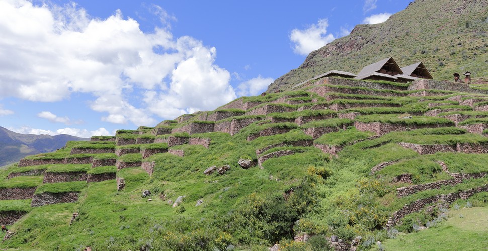 Trekking in dry season offers clearer skies and better visibility for the impressive views over the Sacred Valley, the surrounding snow-capped peaks, and the ruins of Huchuy Qosqo. Peru adventure tours are generally better in the dry season, especially in The Andes!