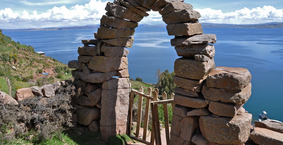 Taquile Island is a highlight on your Peru tour packages. This is due to its well-preserved cultural traditions and spectacular geography. The Island is famous for its textiles and unique cultural practices which are even recognized by UNESCO! The island has beautiful terraced hills and panoramic views over Lake Titicaca.