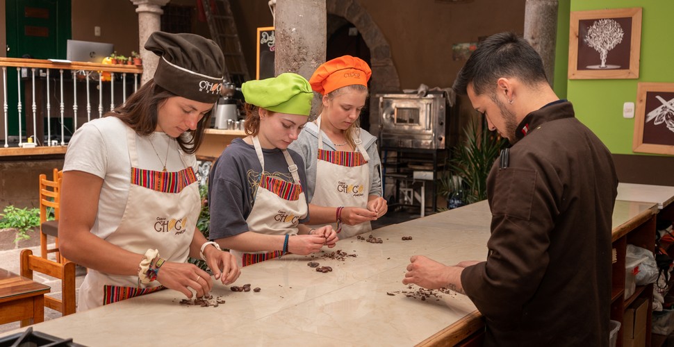 Chocolate-making classes provide an opportunity to engage with the local community.  Make sure you take part in a chocolate-making class when you travel to Cusco Peru to connect with fellow chocolate enthusiasts, share tips and techniques, and forge new friendships over a shared love of chocolate.