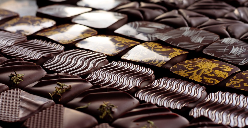 Peruvian chocolate has received numerous international awards. This has further cemented its reputation for excellence. Brands like Maraná, Shattell, and Cacaosuyo have gained recognition for their commitment to quality, innovation, and ethical practices. Learn more about ethical chocolate production in Peru on your Cusco day trips.
