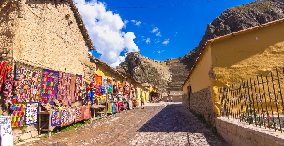 Strolling through Ollantaytambo is like taking a step back in time on your Cusco tours. The small adobe houses, which have been inhabited since Inca times, provide a glimpse into authentic Andean life. The town market offers local crafts, textiles, and fruits and vegetables allowing visitors to engage with the locals and support the community.