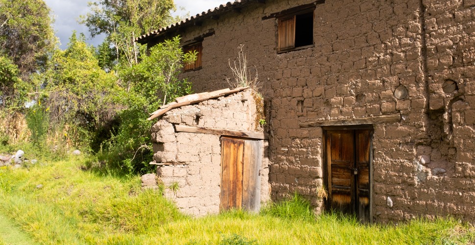 Yanahuara on the Lares Trek is known for its stunning natural beauty and traditional Andean culture. The remnants of Inca terracing and agricultural structures in the area offer a glimpse into the region's rich history.
