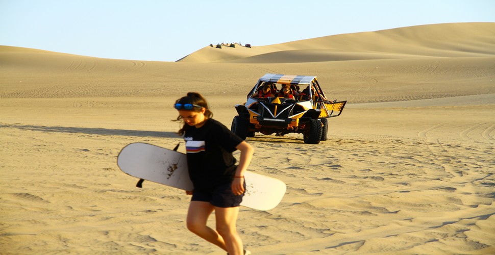 Huacachina tours from Lima with your family are a chance to experience the thrill of desert exploration. From exhilarating dune buggy rides to sandboarding down steep slopes, adventure is never far away. The towering sand dunes offer endless opportunities for adrenalin-filled activities. 