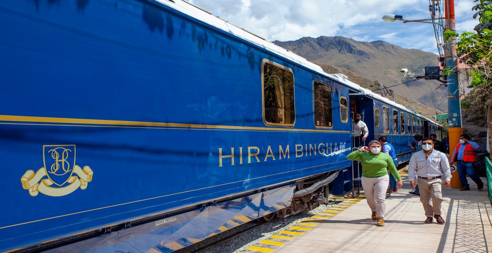 On Peru luxury tours, the Hiram Bingham train offers a first-class experience for travelers looking to indulge in the beauty of the Peruvian Andes. This luxury train offers gourmet cuisine prepared with locally sourced ingredients and a selection of fine wines. 