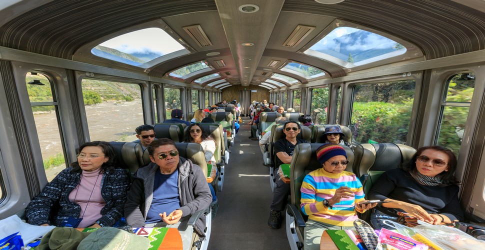 The Vistadome train offers a premium experience for travelers on their Machu Picchu day trip from Cusco. The Vistadome Train features large panoramic windows and glass ceilings. This provides passengers with unparalleled views of the breathtaking scenery along the way.