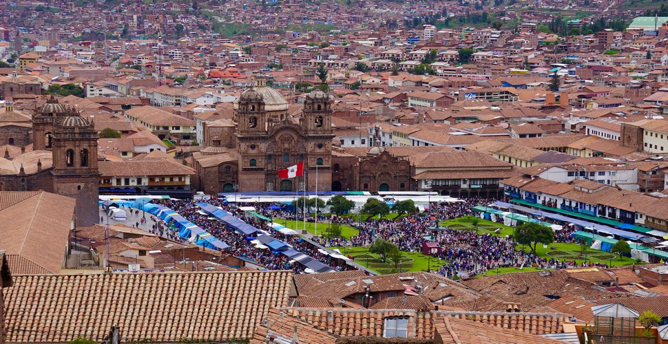 Santurantikuy is a traditional Christmas market that takes place in Cusco, Peru, on December 24th. Visit the market on Cusco tours on the Plaza de Armas. This event attracts both locals and tourists looking to buy Christmas decorations, gifts, and traditional foods.