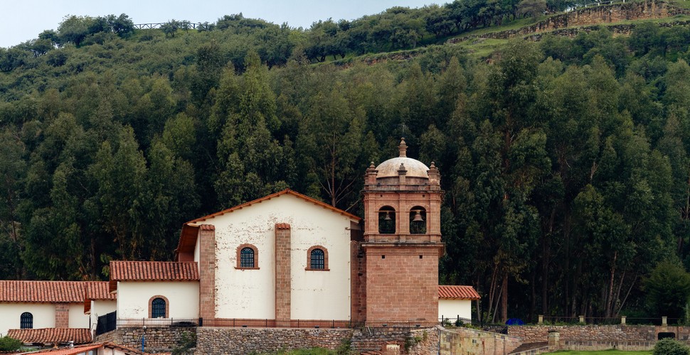 The San Cristobal neighborhood is home to the San Cristobal Church, one of the oldest churches in Cusco, dating back to the 16th century. The church offers stunning views of the city from its elevated location. You Will pass by San Cristóbal on Cusco excursions to the 4 local ruins.