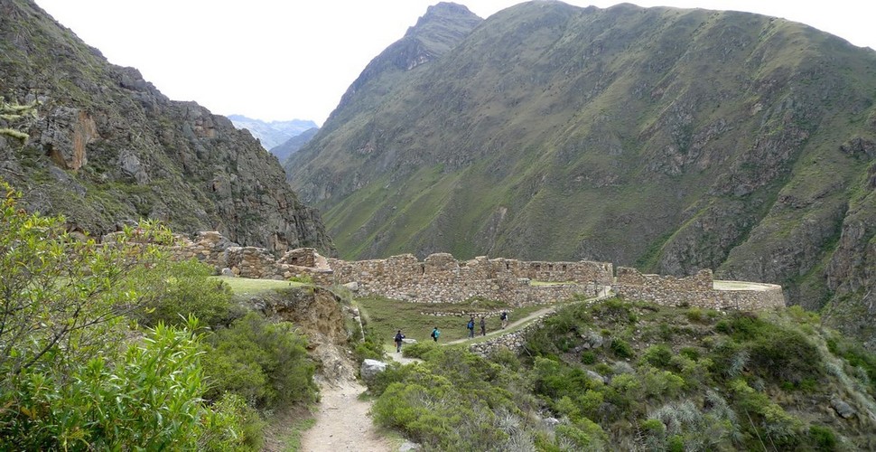 The Salkantay Trek to Machu Picchu offers a few archaeological sites. Llactapata is a lesser-known Inca site found along the trail. It is positioned strategically on a ridge and offers panoramic vistas of Machu Picchu and the surrounding valleys. This provides an exceptional opportunity for photography and exploration.