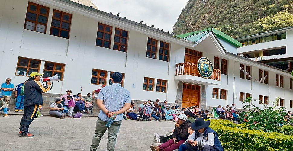  Protests regarding porter laws on the Inca Trail trips have arisen due to concerns about the working conditions. They are complaining about their treatment, and want more rights as porters who accompany trekkers on this iconic route. 